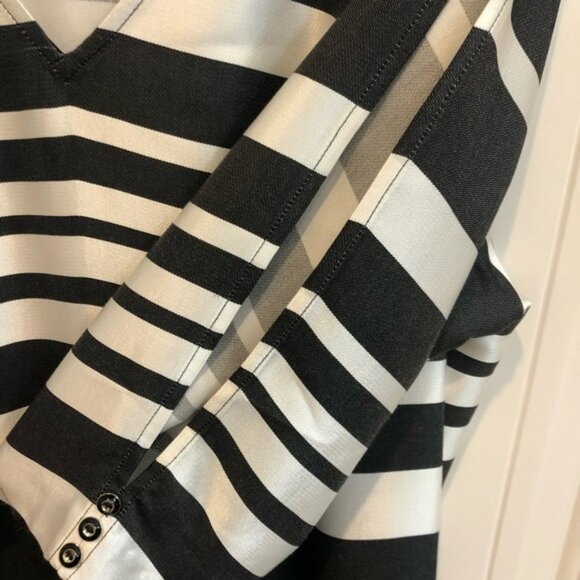 Trina Turk Striped Shift Dress Sz M Charcoal and Beige 3/4 Slit Raglan Sleeves - Picture 2 of 5